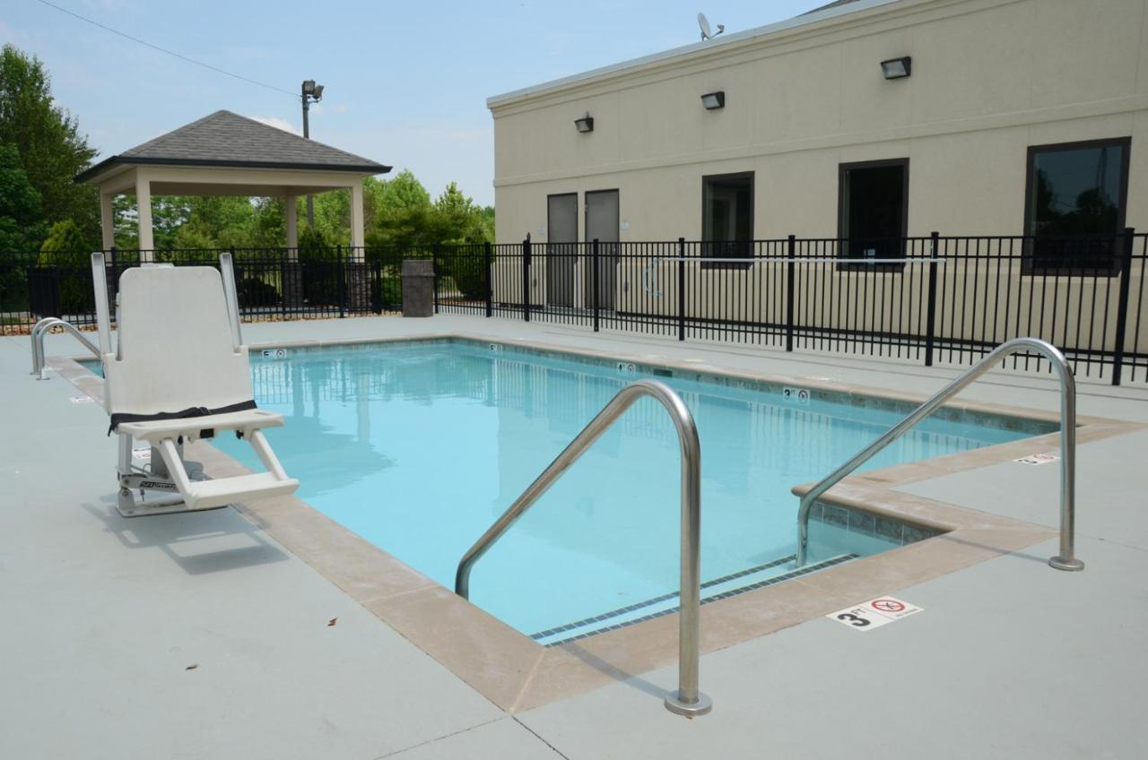 Baymont By Wyndham Clarksville Exterior foto